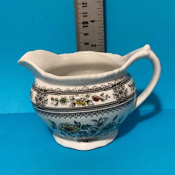 Antique Dorsey Pattern Creamer Made in England by Woods and Sons. - Picture 8 of 8